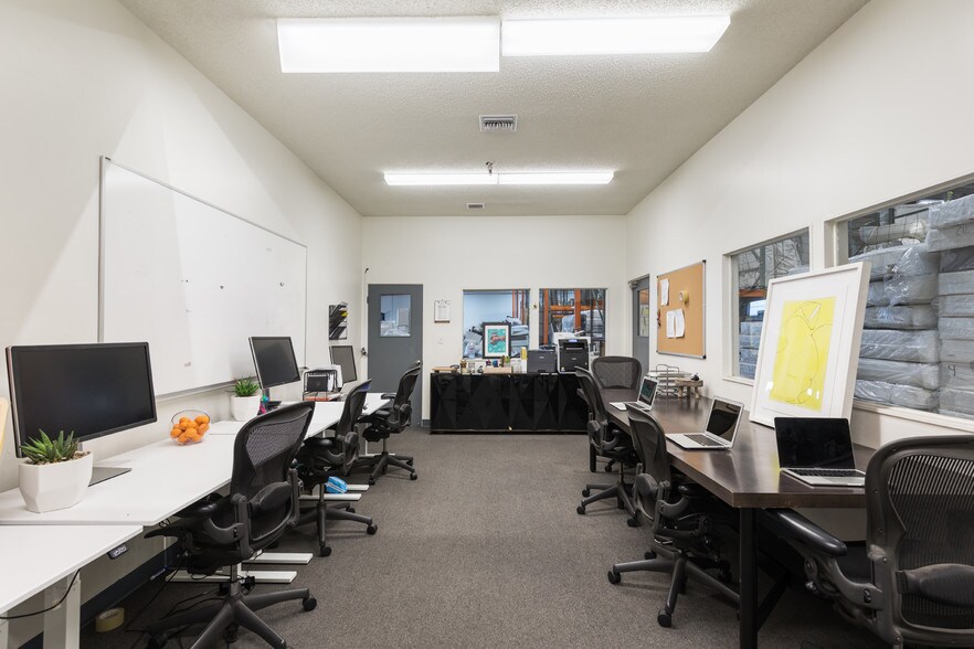 More Photos Of 1900-1950 E 25th St, Vernon Manufacturing For Lease