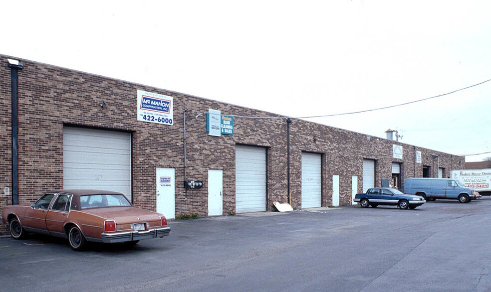 More Photos Of 5535 W 110th St, Oak Lawn Warehouse For Lease