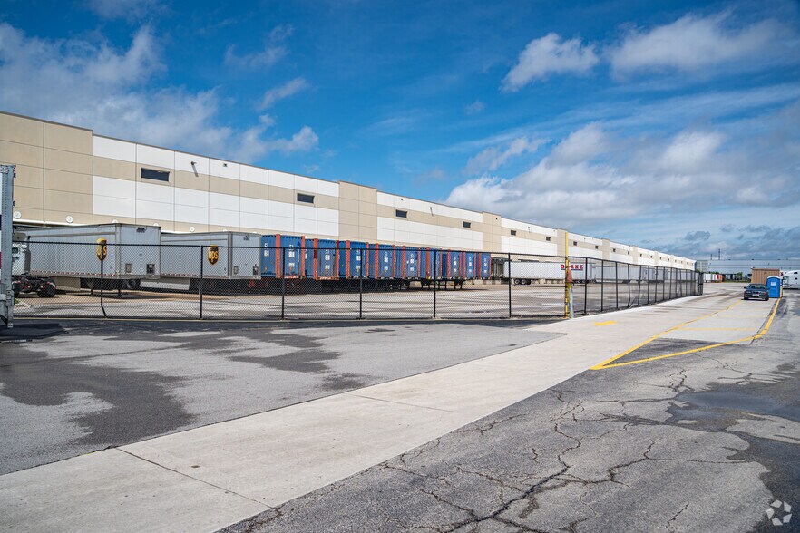 More Photos Of 160 Southcreek Pky, Romeoville Distribution For Lease