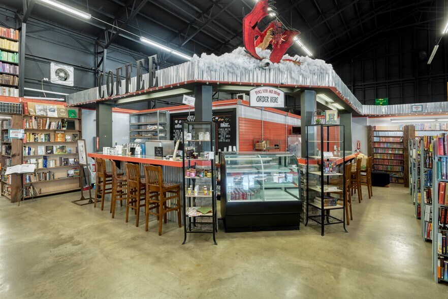 More Photos Of 462 E Henri De Tonti Blvd, Springdale Warehouse For Sale