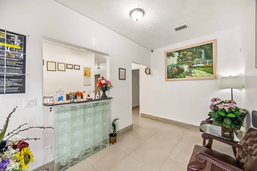 More Photos Of 2081 Tamiami Trl, Port Charlotte Freestanding For Sale
