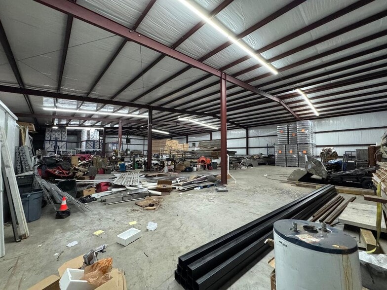 More Photos Of 705 Freeport St, Houston Warehouse For Sale