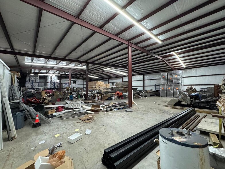 More Photos Of 705 Freeport St, Houston Warehouse For Sale