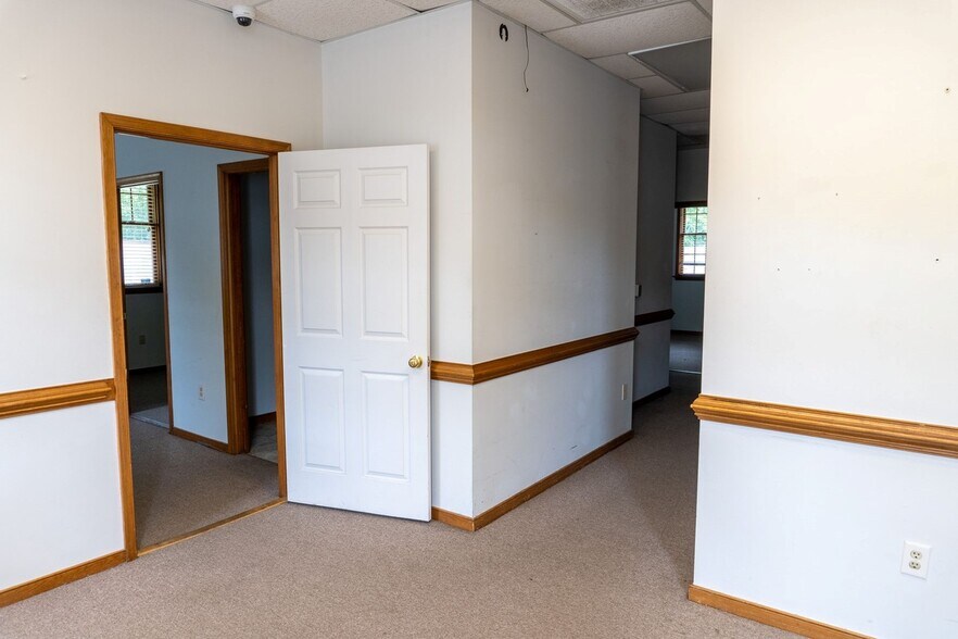 More Photos Of 4794 Finlay St, Richmond Office For Sale