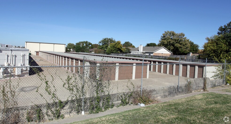 More Photos Of 6901 McCart Ave, Fort Worth Unknown For Lease