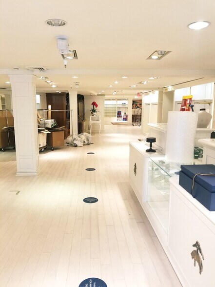 More Photos Of 181 Greenwich Ave, Greenwich Freestanding For Lease