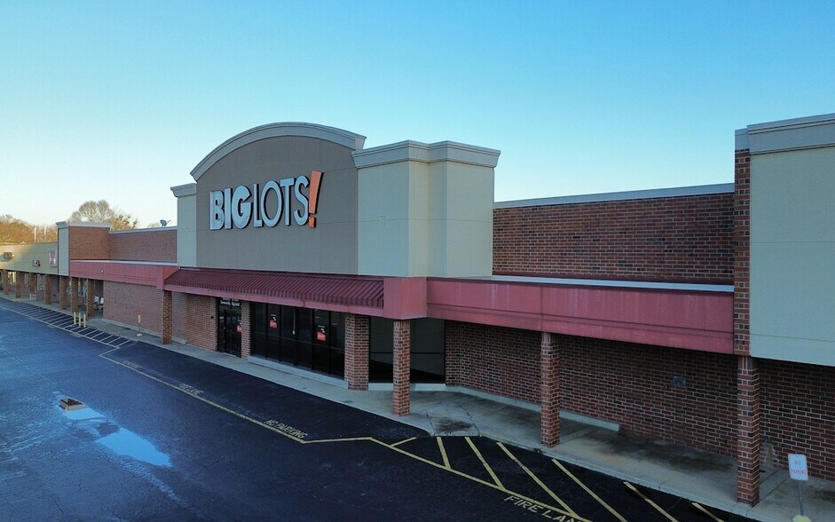 More Photos Of 14152-14166 E Wade Hampton Blvd, Greer Freestanding For Lease