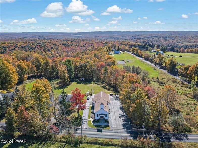 More Photos Of 186 Ledgedale Rd, Lake Ariel Apartments For Sale