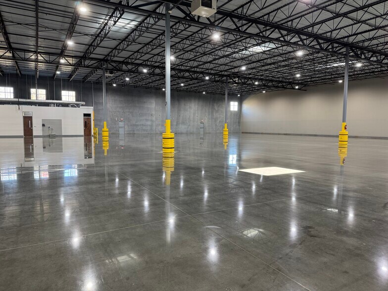 More Photos Of 4135 Shopton Rd, Charlotte Light Distribution For Lease