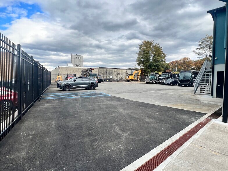 More Photos Of 41 Torre Pl, Yonkers Land For Lease