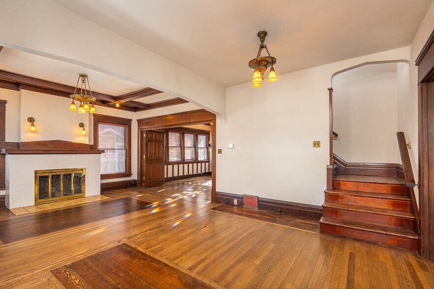 More Photos Of 990 W 7th Ave, Eugene Office For Sale