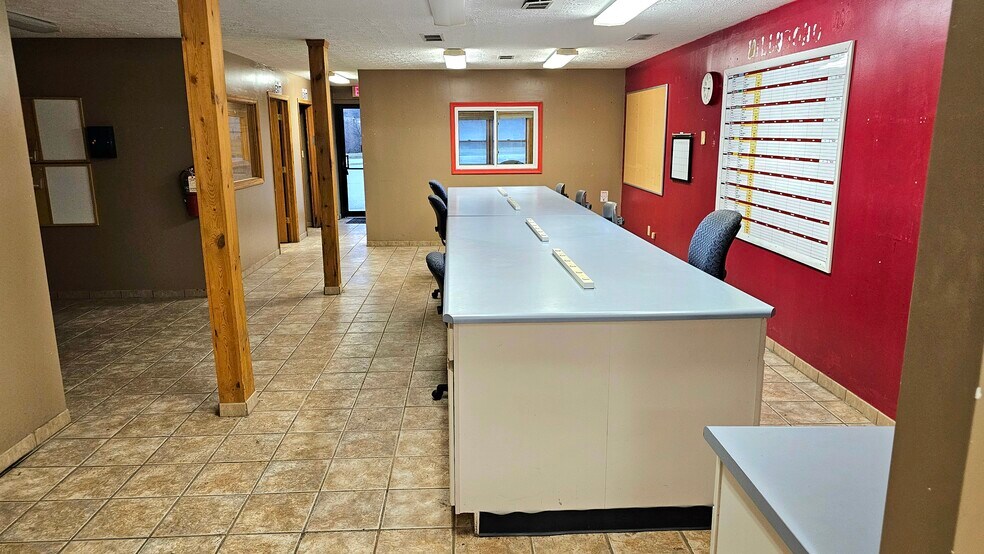 More Photos Of 212 Hobart Dr, Hillsboro Warehouse For Sale