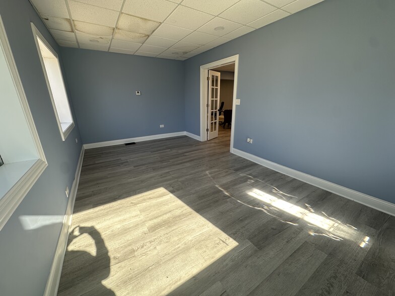 More Photos Of 616 Washington St, Waukegan Specialty For Sale
