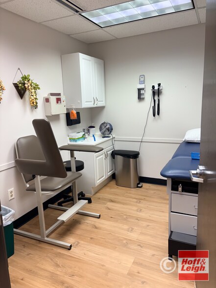 More Photos Of 1001 S Perry St, Castle Rock Medical For Sale