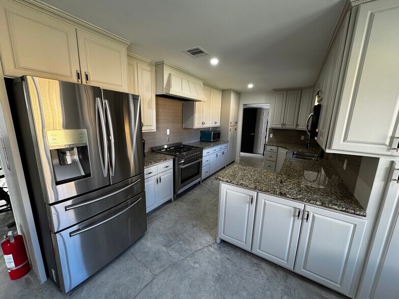 More Photos Of 4738 W. Alabama, Houston Loft Creative Space For Sale