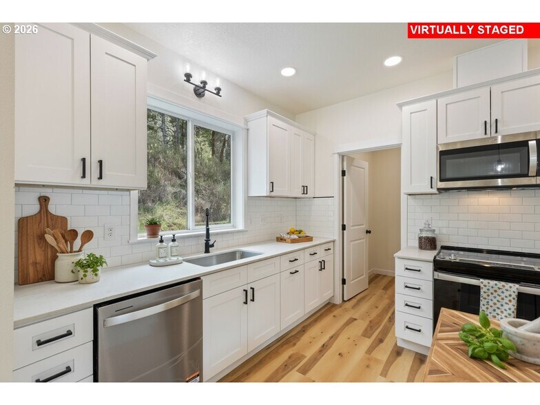 More Photos Of 610 Terrace Dr, Glide Specialty For Sale