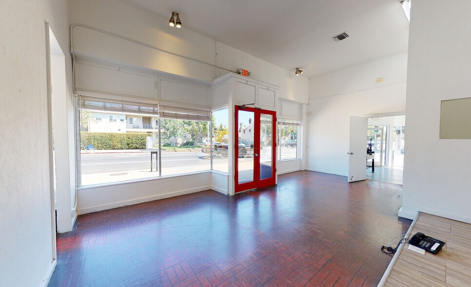 More Photos Of 13031 Montana Ave, Los Angeles Freestanding For Lease