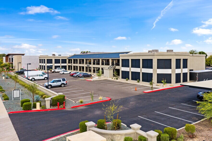 More Photos Of 7900 E Greenway Rd, Scottsdale Warehouse For Lease
