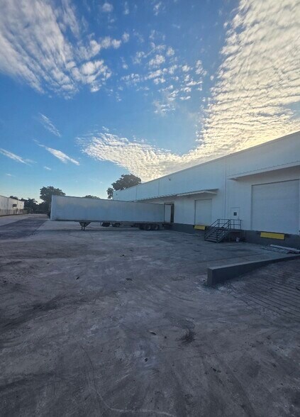 More Photos Of 3443 NW 107th St, Miami Warehouse For Lease