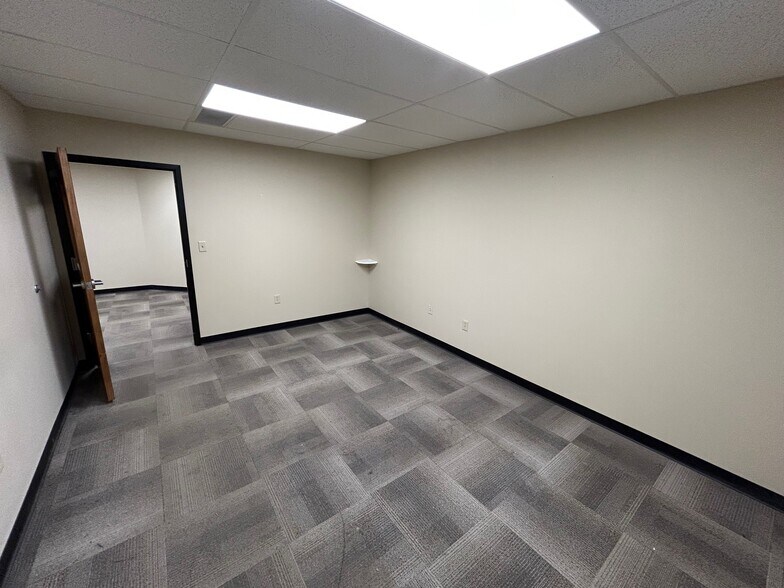 More Photos Of 101 Rathbone Rd, Marietta Flex For Sale