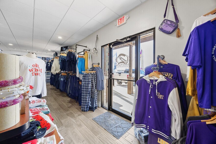 More Photos Of 14262 W State Highway 29, Liberty Hill General Retail For Sale