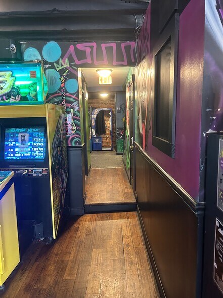 More Photos Of 902-904 S Charles St, Baltimore Restaurant For Lease