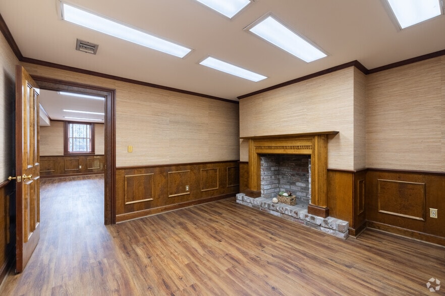 More Photos Of 120-124 W Liberty St, Savannah Office Residential For Sale