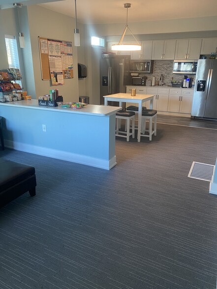 More Photos Of 1215 12th St, Palm Harbor Office For Lease