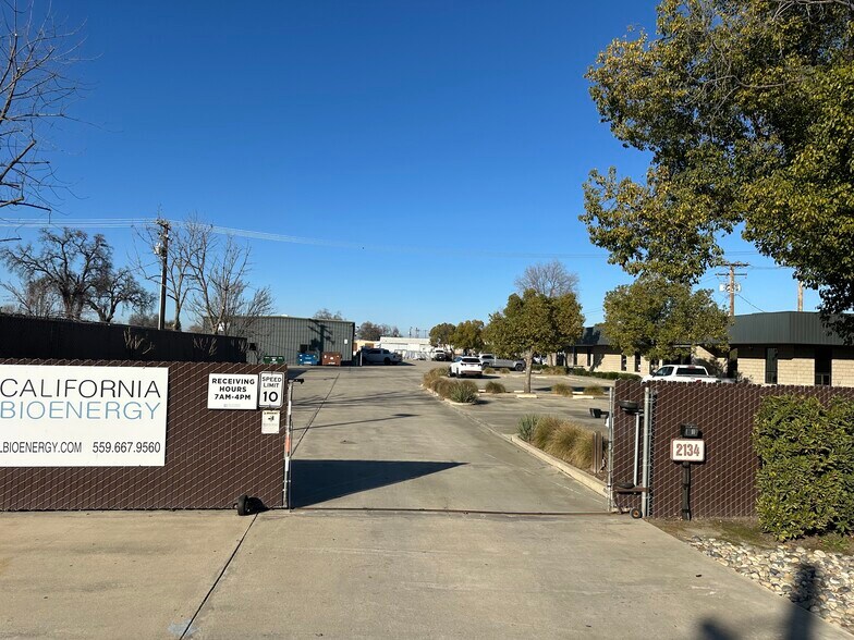 More Photos Of 2134 E Mineral King Ave, Visalia Warehouse For Lease