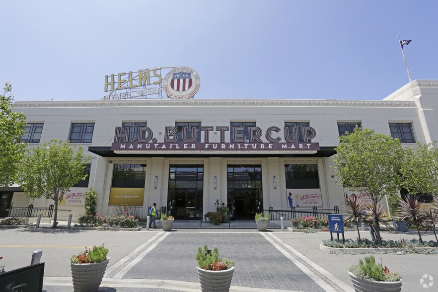 More Photos Of 8800-8850 Venice Blvd, Los Angeles General Retail For Lease