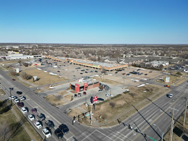 More Photos Of 524-640 N Andover Rd, Andover General Retail For Lease