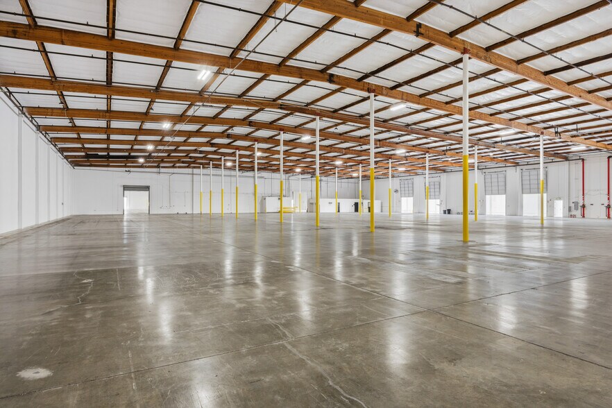 More Photos Of 12224 Montague St, Pacoima Distribution For Lease