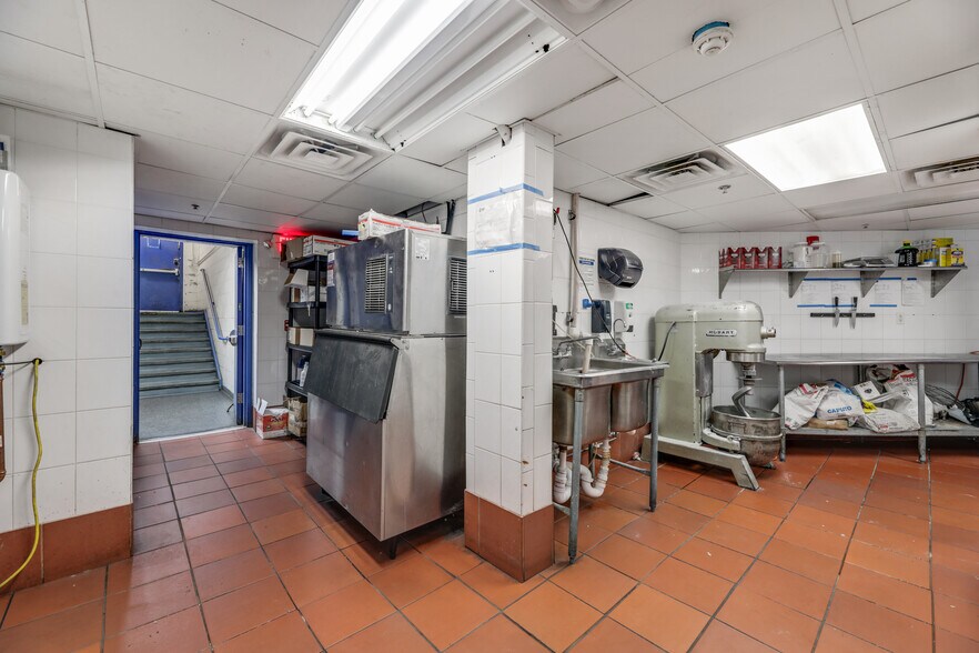 More Photos Of 285 Glenwood Ave, Bloomfield Restaurant For Sale