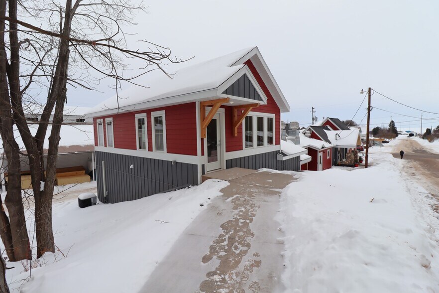More Photos Of 257 Manypenny Ave, Bayfield Office For Lease