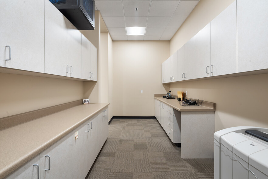 More Photos Of 1608 Norris Rd, Bakersfield Office For Lease