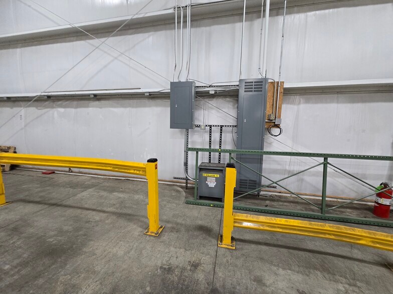 More Photos Of 1887 Cottage St, Ashland Warehouse For Lease