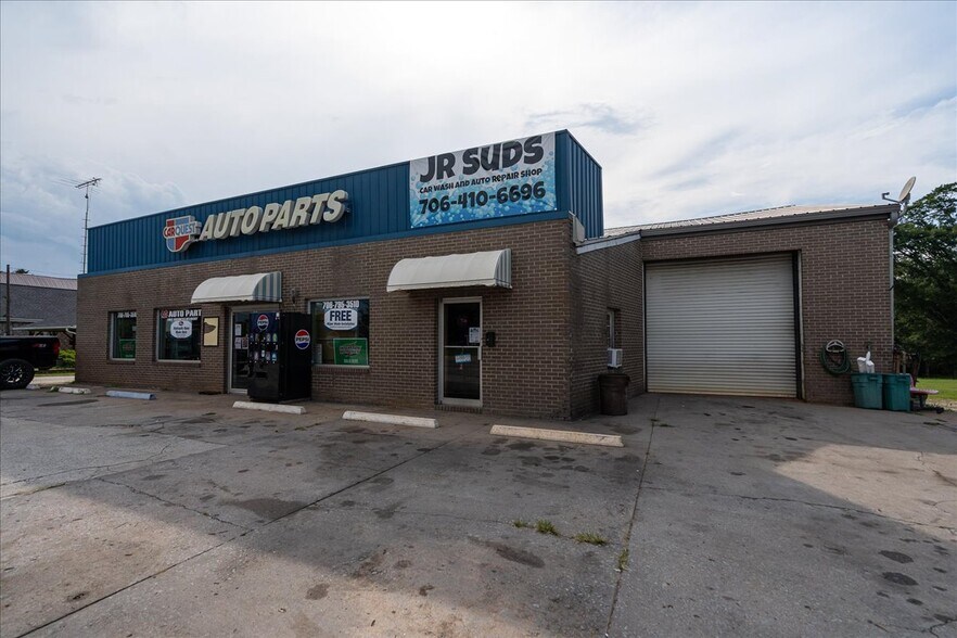 More Photos Of 317 General Daniel Ave N, Danielsville General Retail For Sale