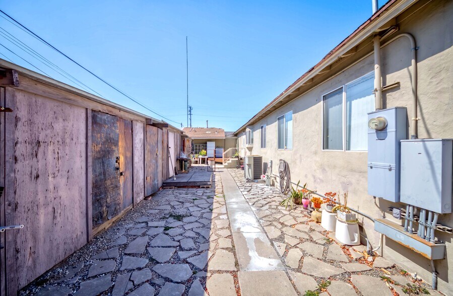 More Photos Of 1555 W Commonwealth Ave, Fullerton Office For Lease