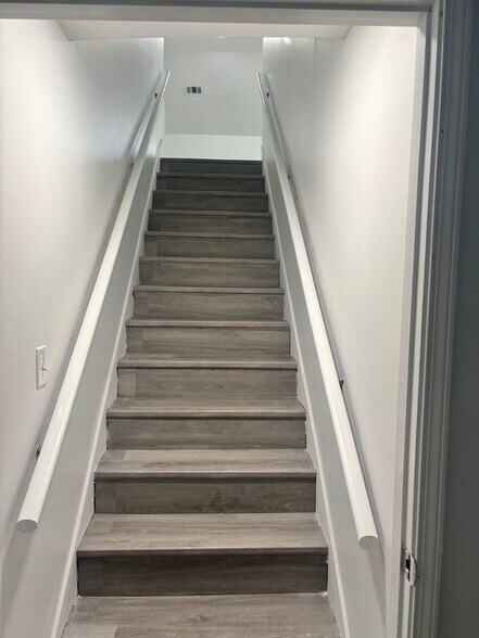 More Photos Of 494 W Crogan St, Lawrenceville Office Residential For Lease
