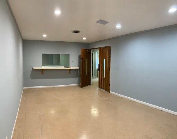 More Photos Of 4121-4141 NW 5th St, Plantation Medical For Sale