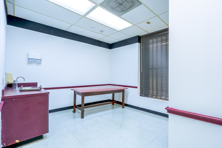 More Photos Of 2424 Hamilton St, Houston Medical For Lease