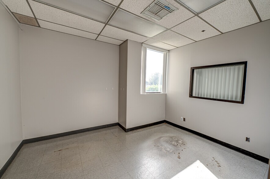 More Photos Of 1800 Ocean Ave, Ronkonkoma Light Distribution For Lease