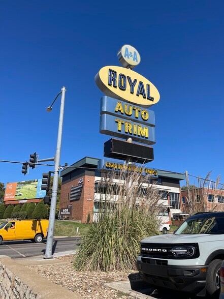 More Photos Of 647 W 39th St, Kansas City Freestanding For Sale