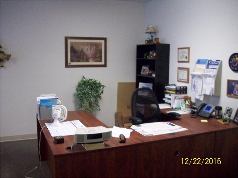 More Photos Of 760 Kacena Dr, Hiawatha Warehouse For Lease