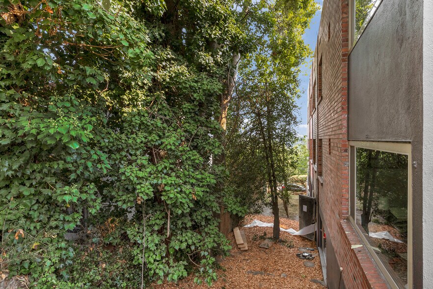 More Photos Of 2424 E Denny Way, Seattle Apartments For Sale