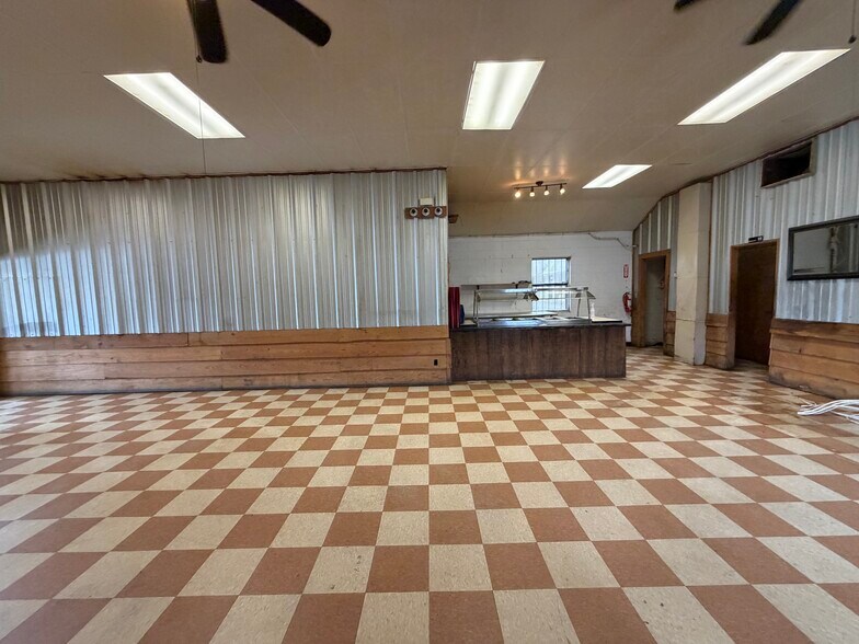 More Photos Of 732 Highway 65 S, Dumas Flex For Sale