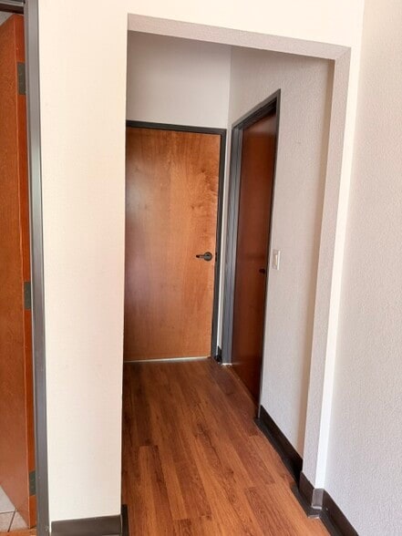 More Photos Of 519 Bennett Ln, Lewisville Flex For Sale