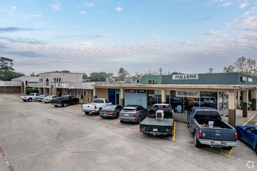 More Photos Of 2120-2314 N Alexander Dr, Baytown Unknown For Lease