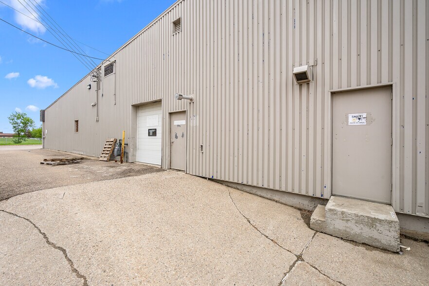 More Photos Of 5402 44 St, Lloydminster Freestanding For Sale
