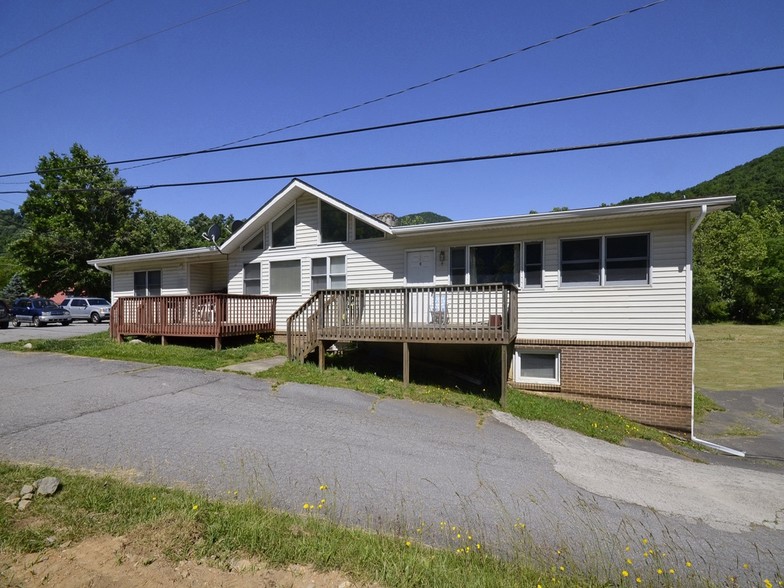 Primary Photo Of 953 Jonathan Creek Rd, Waynesville Apartments For Sale